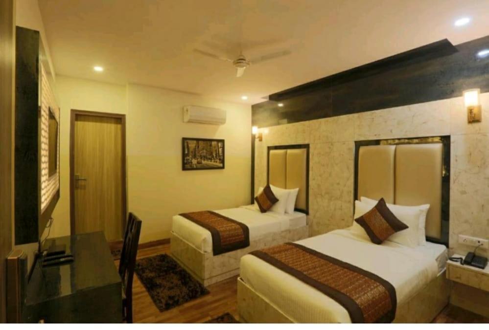 Hotel Plazzo Nueva Delhi Exterior foto